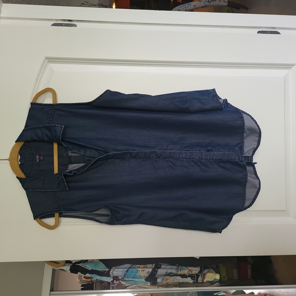 NYDJ Chambray Denim Sleeveless Button-Down Top